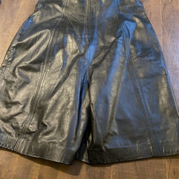 Black leather high waisted shorts - Picture 6 of 8